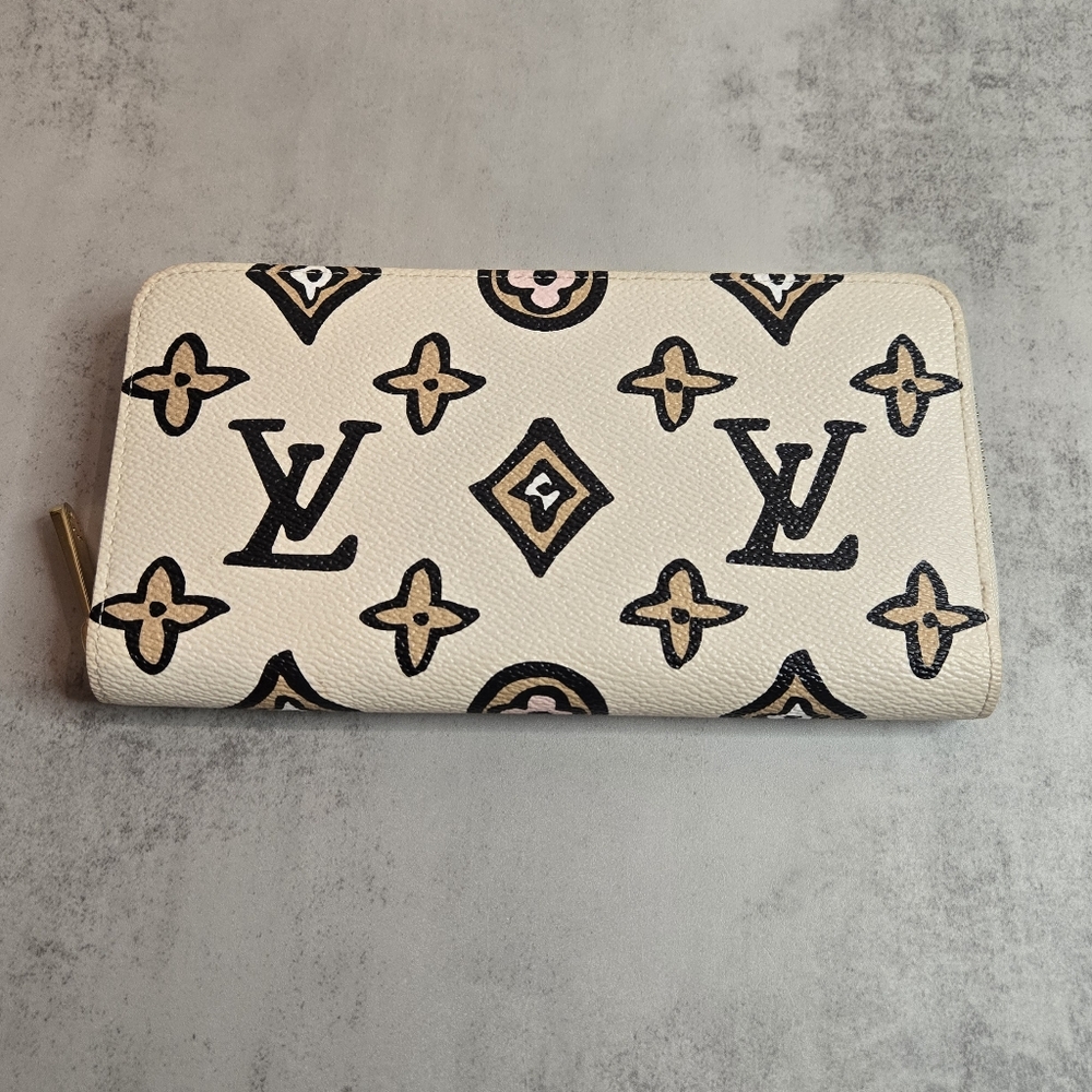 Louis Vuitton WILD AT HEART Large Zippy Wallet